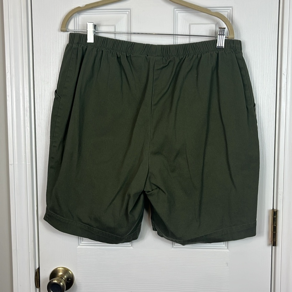 Just My Size army green elastic waistband shorts size 1X(16). Pockets - Picture 4 of 5